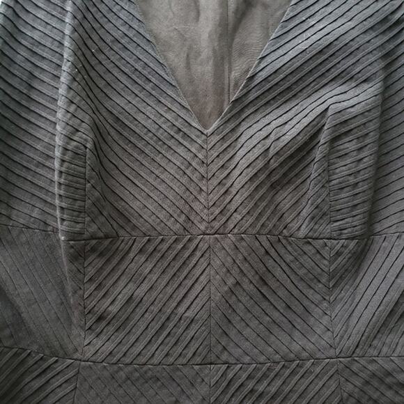 Banana Republic Pinstripe Embossed Linen Flare Dress Size 6 - Picture 5 of 6